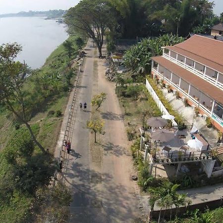 Day Waterfront Hotel Chiang Khong Exterior photo
