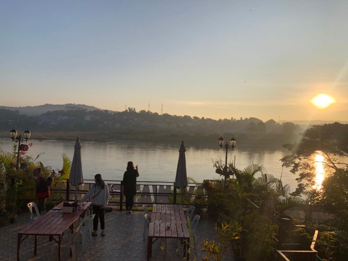 Day Waterfront Hotel Chiang Khong Exterior photo