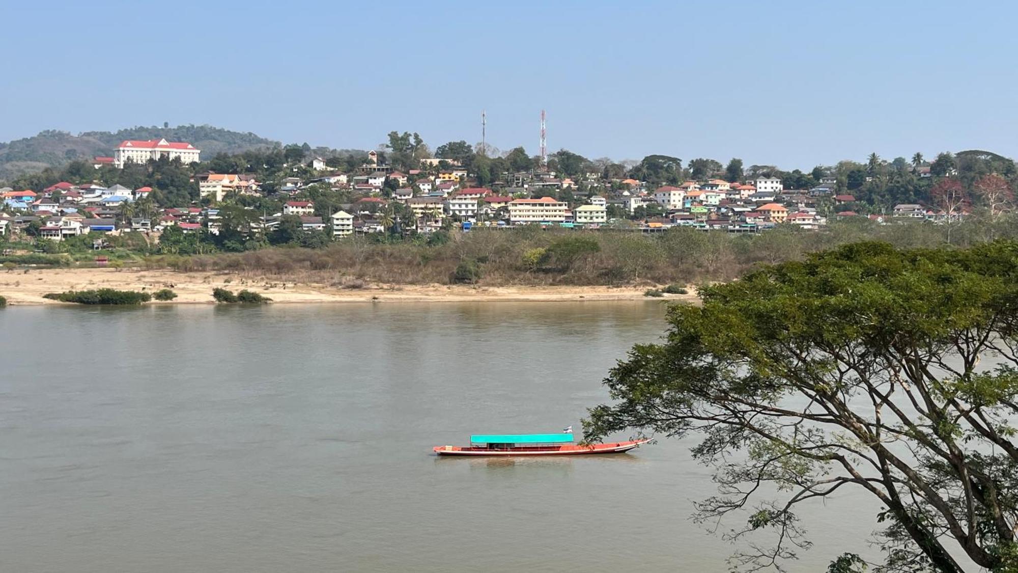 Day Waterfront Hotel Chiang Khong Exterior photo