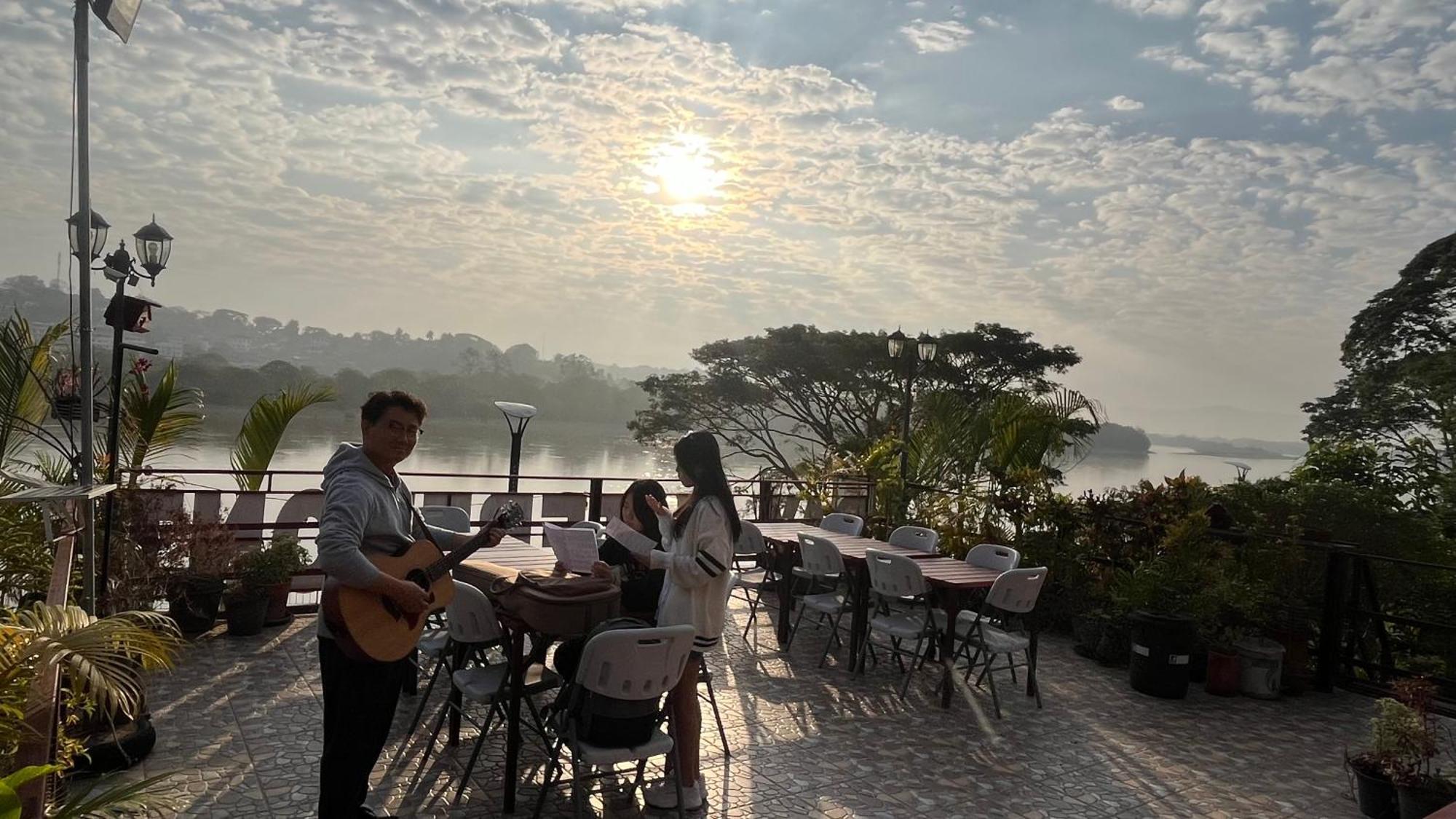 Day Waterfront Hotel Chiang Khong Exterior photo