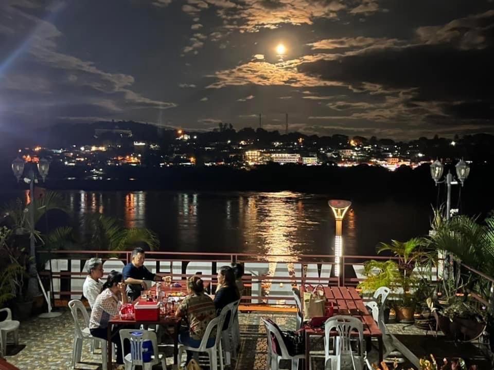Day Waterfront Hotel Chiang Khong Exterior photo
