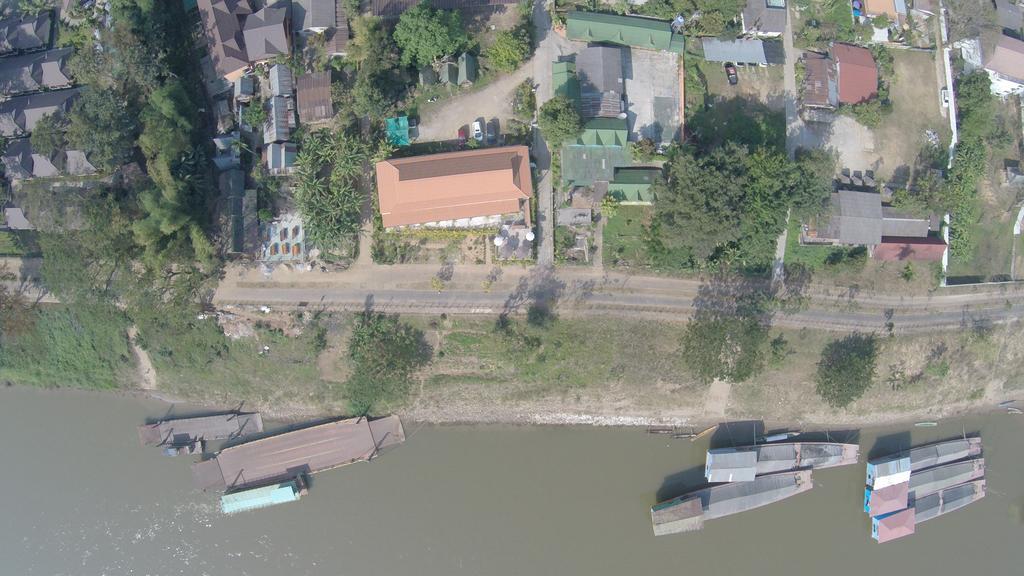 Day Waterfront Hotel Chiang Khong Exterior photo