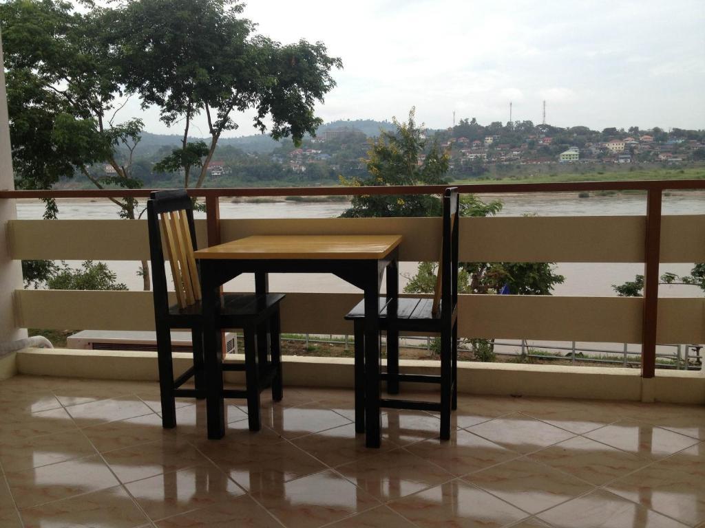 Day Waterfront Hotel Chiang Khong Exterior photo