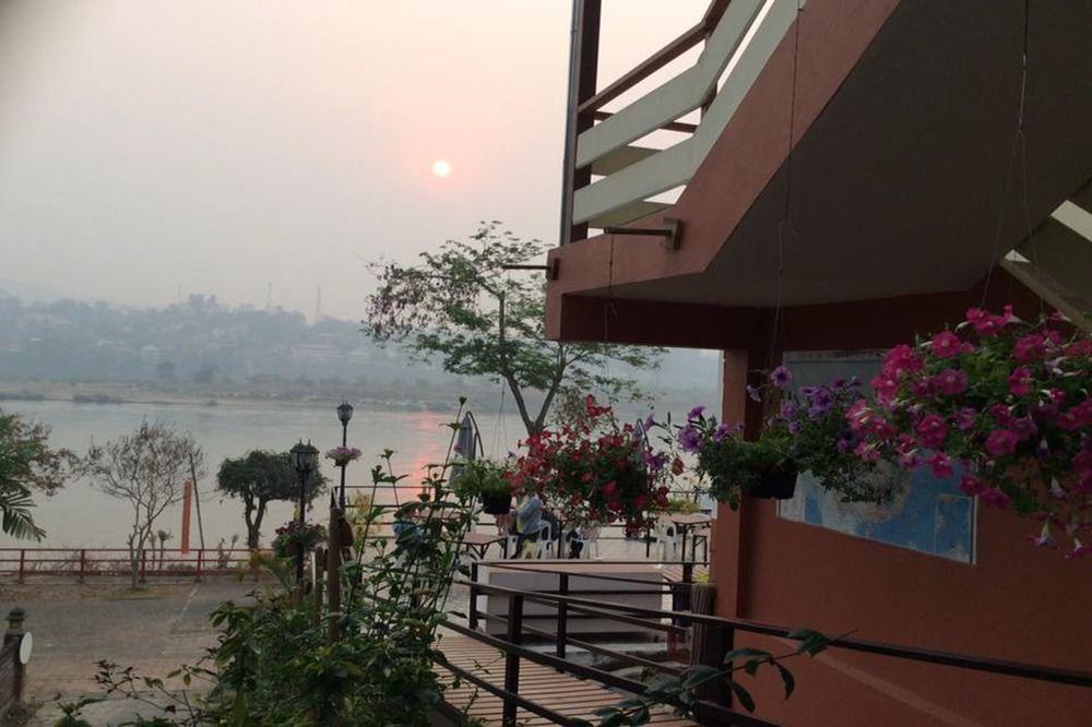 Day Waterfront Hotel Chiang Khong Exterior photo