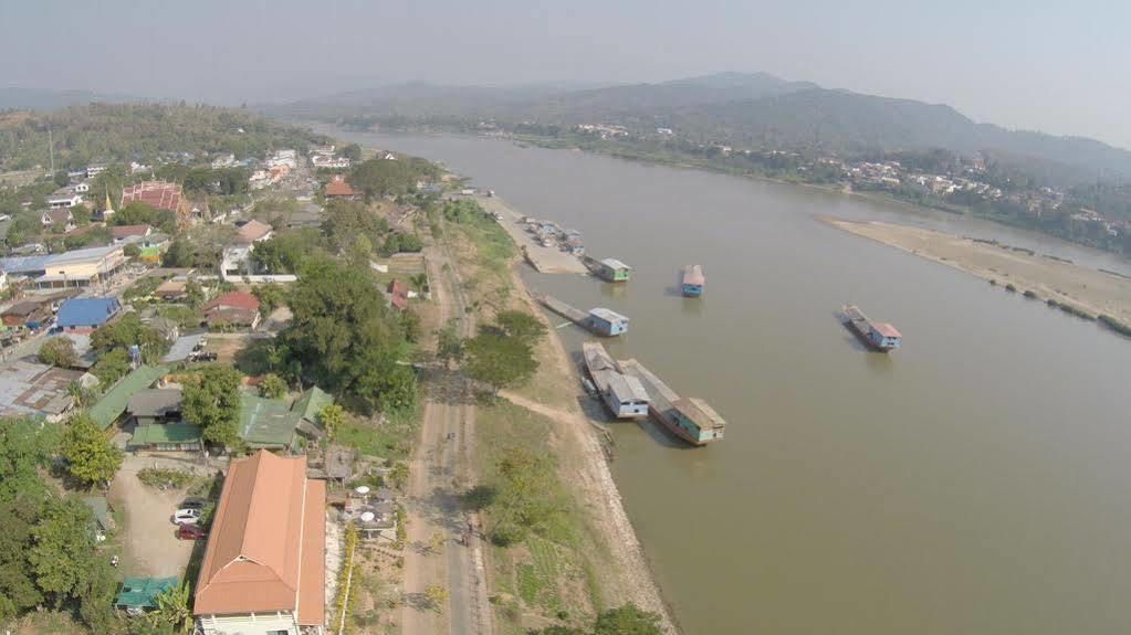 Day Waterfront Hotel Chiang Khong Exterior photo