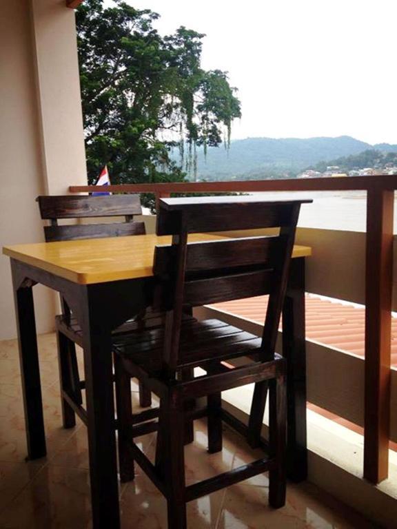 Day Waterfront Hotel Chiang Khong Exterior photo