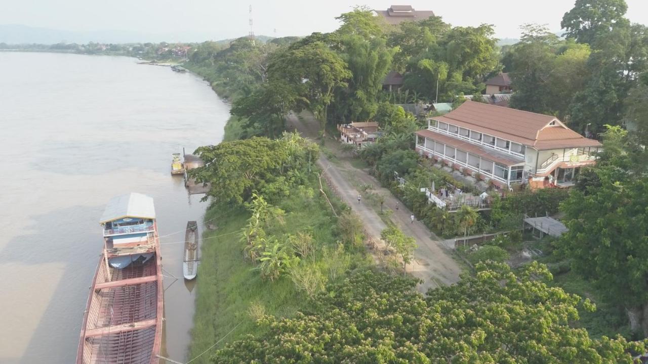 Day Waterfront Hotel Chiang Khong Exterior photo